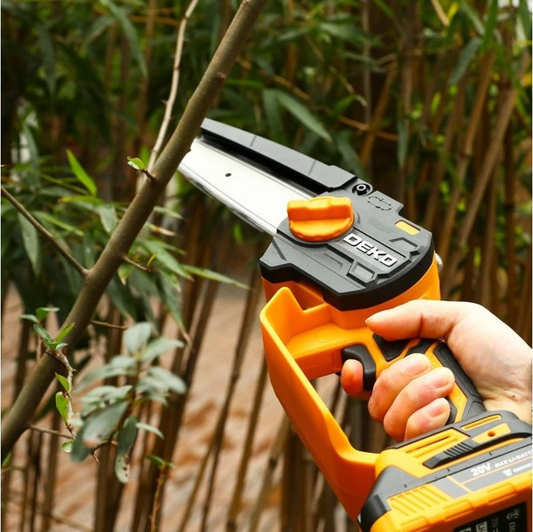 Пила цепная аккумуляторная Deko DKCHS 20-6 / 063-4307-1